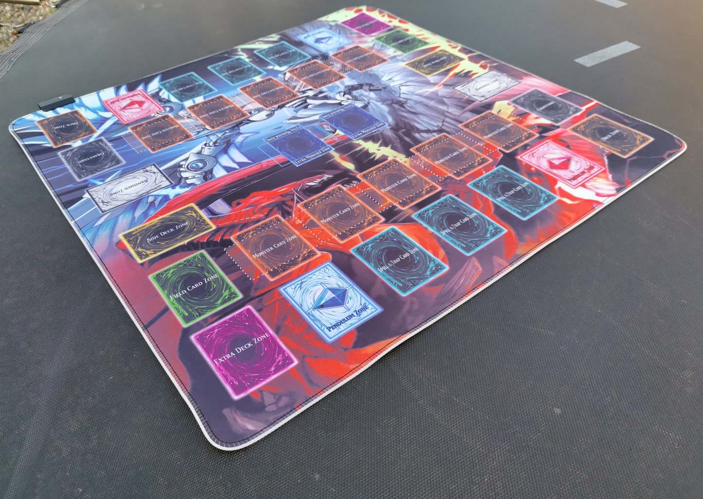 Yu-Gi-Oh! 2-speler TCG Speelmat met Multi-Color LED - 70x70Cm - Slifer vs Shining Dragon  - 2-player TCG Playmat